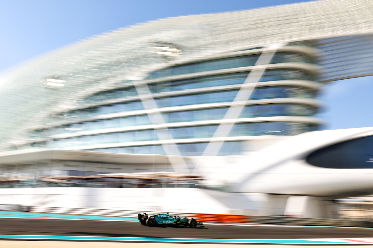 GP ABU DHABI, Felipe Drugovich (BRA) Aston Martin F1 Team AMR22 Driver Development Programme.
18.11.2022. Formula 1 World Championship, Rd 22, Abu Dhabi Grand Prix, Yas Marina Circuit, Abu Dhabi, Practice Day.
 - www.xpbimages.com, EMail: requests@xpbimages.com © Copyright: Coates / XPB Images