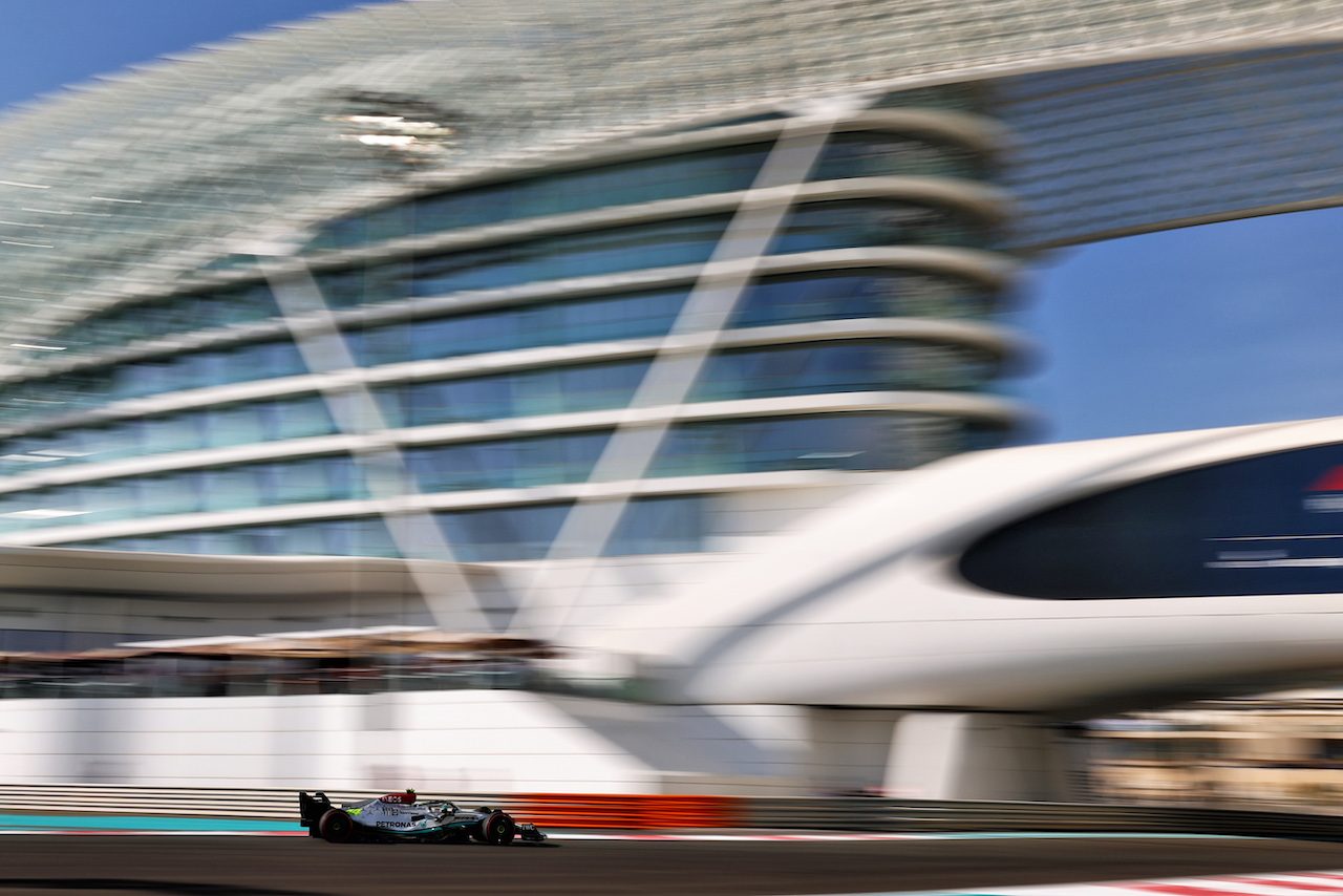 GP ABU DHABI, Lewis Hamilton (GBR) Mercedes AMG F1 W13.
18.11.2022. Formula 1 World Championship, Rd 22, Abu Dhabi Grand Prix, Yas Marina Circuit, Abu Dhabi, Practice Day.
 - www.xpbimages.com, EMail: requests@xpbimages.com © Copyright: Coates / XPB Images