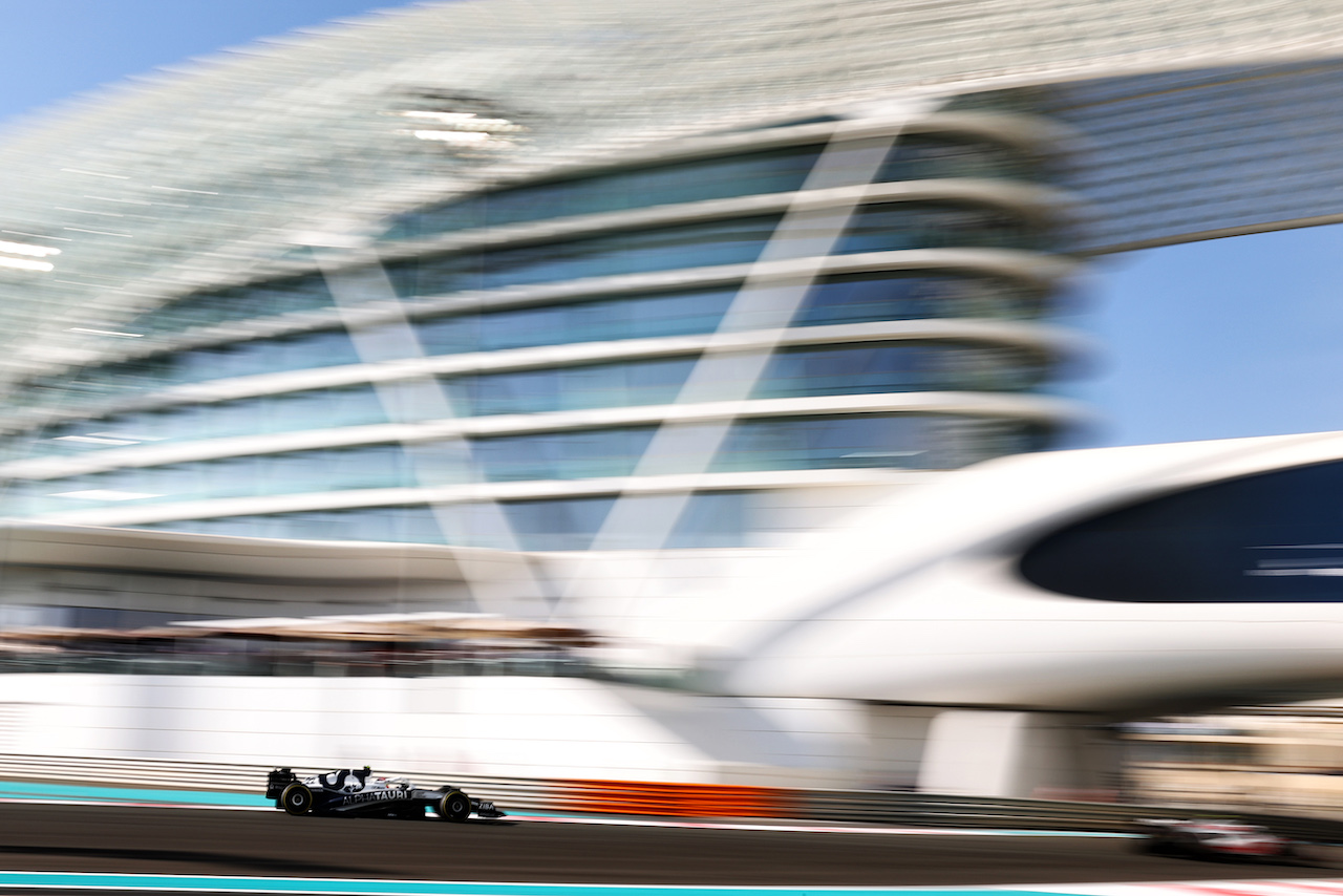 GP ABU DHABI, Yuki Tsunoda (JPN) AlphaTauri AT03.
18.11.2022. Formula 1 World Championship, Rd 22, Abu Dhabi Grand Prix, Yas Marina Circuit, Abu Dhabi, Practice Day.
 - www.xpbimages.com, EMail: requests@xpbimages.com © Copyright: Coates / XPB Images