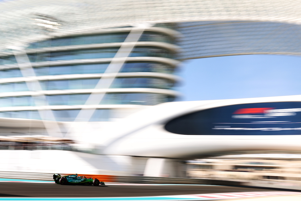 GP ABU DHABI, Sebastian Vettel (GER) Aston Martin F1 Team AMR22.
18.11.2022. Formula 1 World Championship, Rd 22, Abu Dhabi Grand Prix, Yas Marina Circuit, Abu Dhabi, Practice Day.
 - www.xpbimages.com, EMail: requests@xpbimages.com © Copyright: Coates / XPB Images