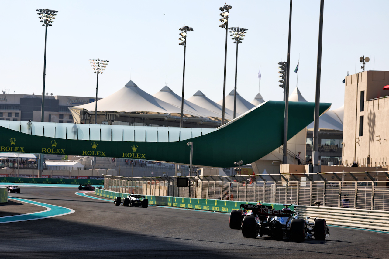 GP ABU DHABI, George Russell (GBR) Mercedes AMG F1 W13.
18.11.2022. Formula 1 World Championship, Rd 22, Abu Dhabi Grand Prix, Yas Marina Circuit, Abu Dhabi, Practice Day.
 - www.xpbimages.com, EMail: requests@xpbimages.com © Copyright: Coates / XPB Images