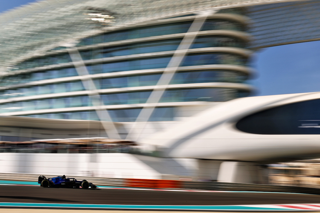 GP ABU DHABI, Alexander Albon (THA) Williams Racing FW44.
18.11.2022. Formula 1 World Championship, Rd 22, Abu Dhabi Grand Prix, Yas Marina Circuit, Abu Dhabi, Practice Day.
 - www.xpbimages.com, EMail: requests@xpbimages.com © Copyright: Coates / XPB Images
