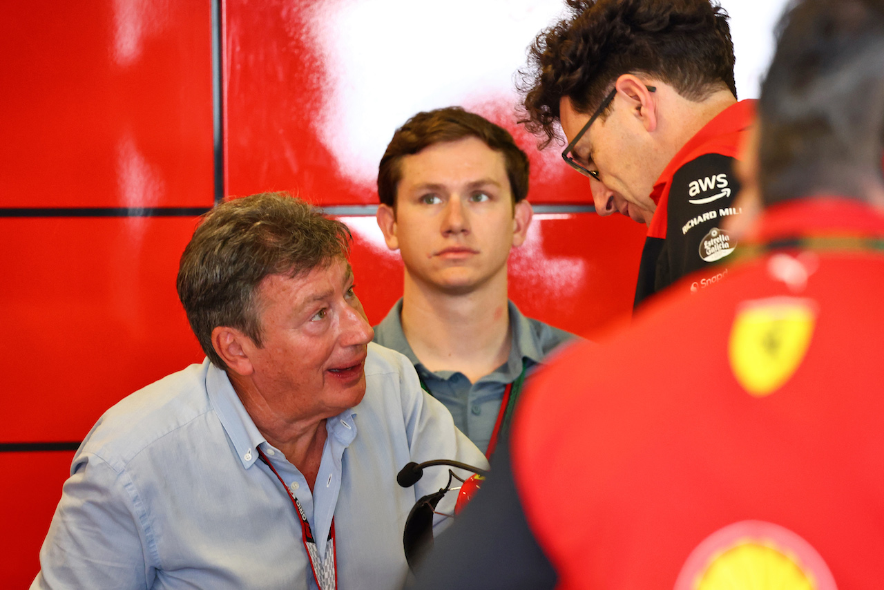 GP ABU DHABI, (L to R): Louis Camilleri (ITA) Ferrari Chief Executive Officer with Mattia Binotto (ITA) Ferrari Team Principal.
18.11.2022. Formula 1 World Championship, Rd 22, Abu Dhabi Grand Prix, Yas Marina Circuit, Abu Dhabi, Practice Day.
- www.xpbimages.com, EMail: requests@xpbimages.com © Copyright: Batchelor / XPB Images