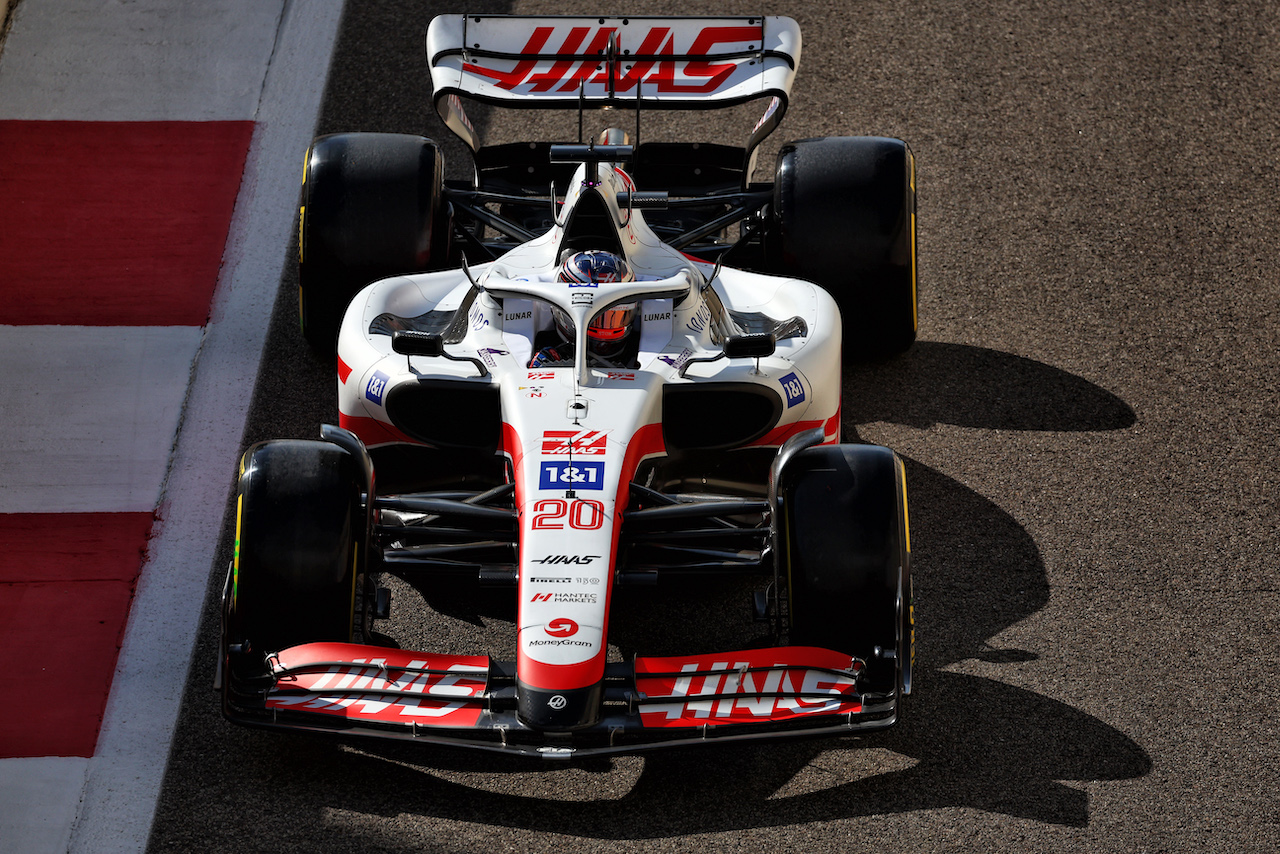 GP ABU DHABI, Kevin Magnussen (DEN) Haas VF-22.
18.11.2022. Formula 1 World Championship, Rd 22, Abu Dhabi Grand Prix, Yas Marina Circuit, Abu Dhabi, Practice Day.
 - www.xpbimages.com, EMail: requests@xpbimages.com © Copyright: Coates / XPB Images
