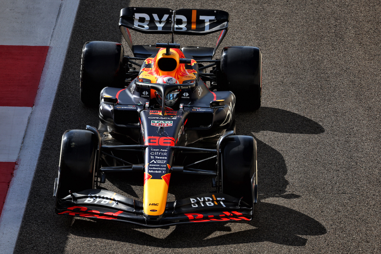 GP ABU DHABI, Liam Lawson (NZL) Red Bull Racing RB18 Test Driver.
18.11.2022. Formula 1 World Championship, Rd 22, Abu Dhabi Grand Prix, Yas Marina Circuit, Abu Dhabi, Practice Day.
 - www.xpbimages.com, EMail: requests@xpbimages.com © Copyright: Coates / XPB Images