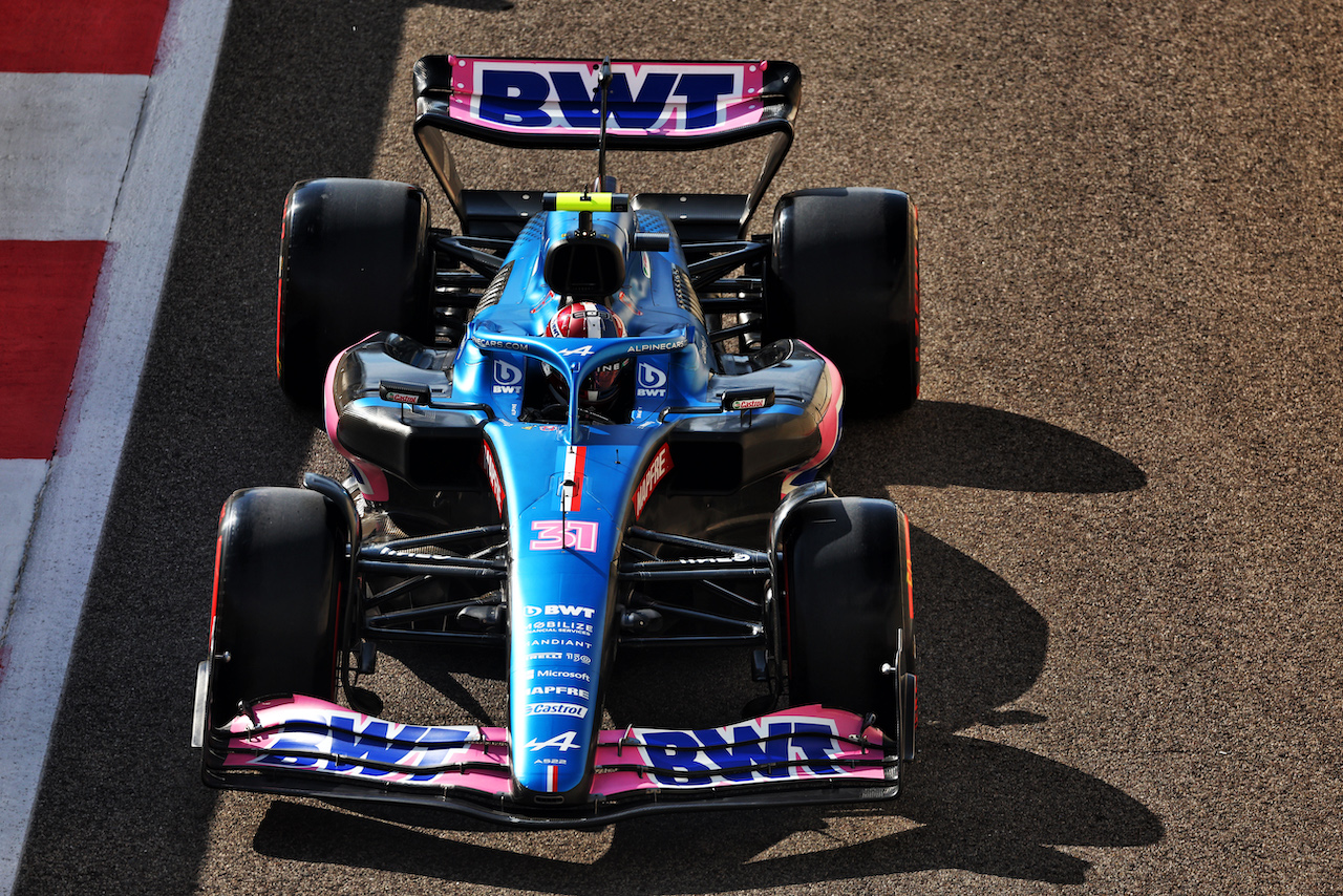 GP ABU DHABI, Esteban Ocon (FRA) Alpine F1 Team A522.
18.11.2022. Formula 1 World Championship, Rd 22, Abu Dhabi Grand Prix, Yas Marina Circuit, Abu Dhabi, Practice Day.
 - www.xpbimages.com, EMail: requests@xpbimages.com © Copyright: Coates / XPB Images