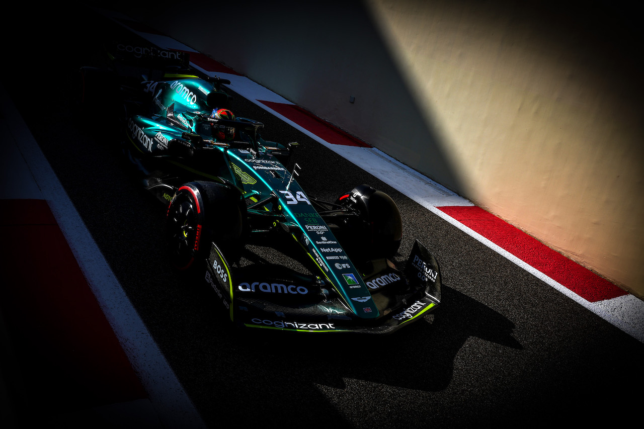 GP ABU DHABI, 
Felipe Drugovich (BRA) Aston Martin F1
18.11.2022. Formula 1 World Championship, Rd 22, Abu Dhabi Grand Prix, Yas Marina Circuit, Abu Dhabi, Practice Day.
- www.xpbimages.com, EMail: requests@xpbimages.com ¬© Copyright: Charniaux / XPB Images