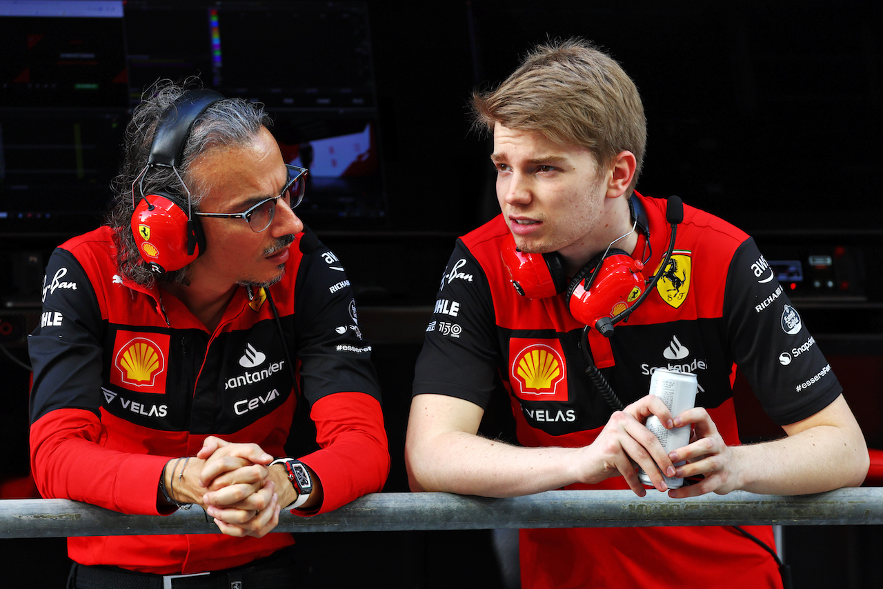 GP ABU DHABI, (L to R): Laurent Mekies (FRA) Ferrari Sporting Director with Robert Shwartzman (RUS) / (ISR) Ferrari Developement Driver.
18.11.2022. Formula 1 World Championship, Rd 22, Abu Dhabi Grand Prix, Yas Marina Circuit, Abu Dhabi, Practice Day.
- www.xpbimages.com, EMail: requests@xpbimages.com © Copyright: Batchelor / XPB Images