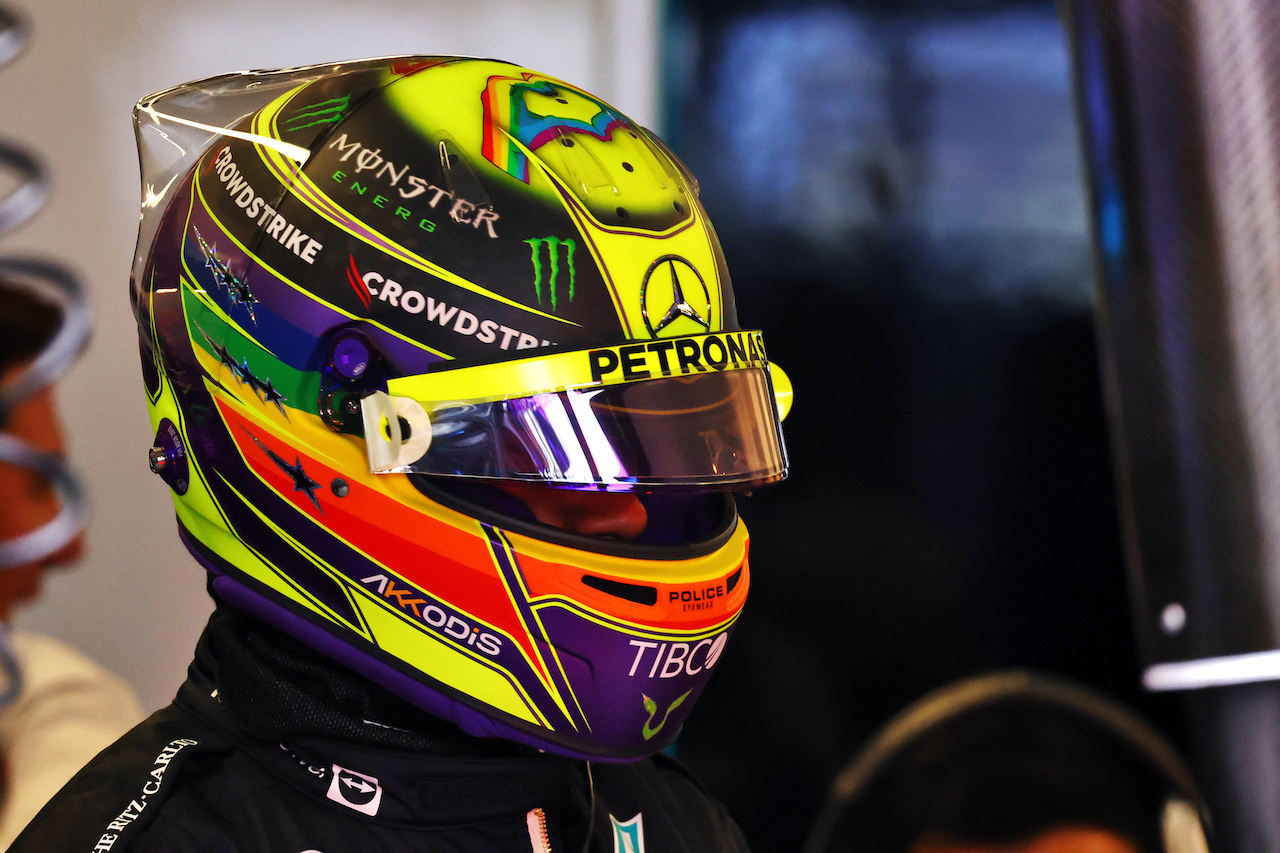 GP ABU DHABI, Lewis Hamilton (GBR) Mercedes AMG F1.
18.11.2022. Formula 1 World Championship, Rd 22, Abu Dhabi Grand Prix, Yas Marina Circuit, Abu Dhabi, Practice Day.
- www.xpbimages.com, EMail: requests@xpbimages.com © Copyright: Batchelor / XPB Images