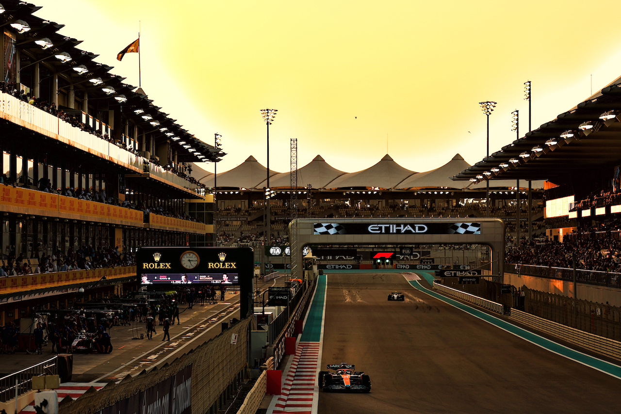 GP ABU DHABI, Daniel Ricciardo (AUS) McLaren MCL36.
18.11.2022. Formula 1 World Championship, Rd 22, Abu Dhabi Grand Prix, Yas Marina Circuit, Abu Dhabi, Practice Day.
- www.xpbimages.com, EMail: requests@xpbimages.com © Copyright: Batchelor / XPB Images