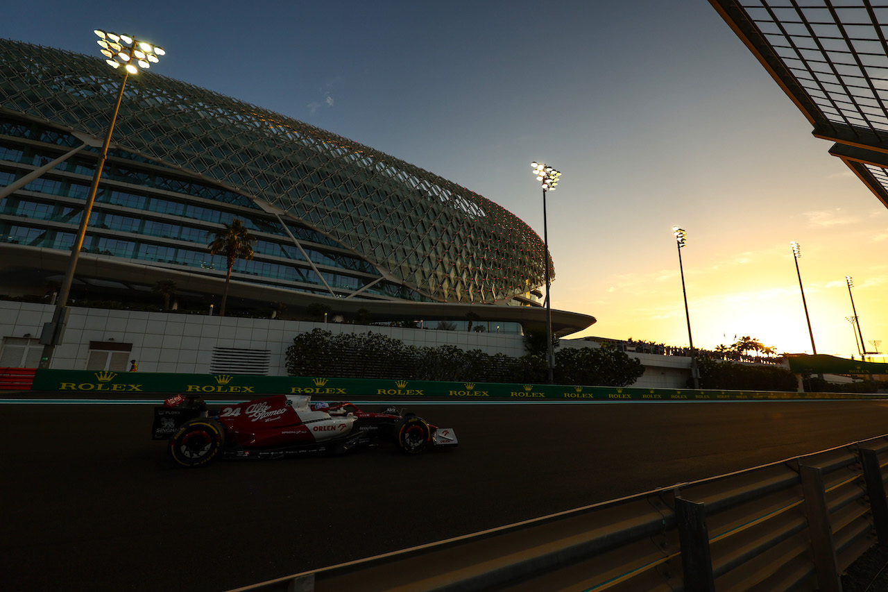 GP ABU DHABI, Guanyu Zhou (CHI), Alfa Romeo Racing 
18.11.2022. Formula 1 World Championship, Rd 22, Abu Dhabi Grand Prix, Yas Marina Circuit, Abu Dhabi, Practice Day.
- www.xpbimages.com, EMail: requests@xpbimages.com ¬© Copyright: Charniaux / XPB Images