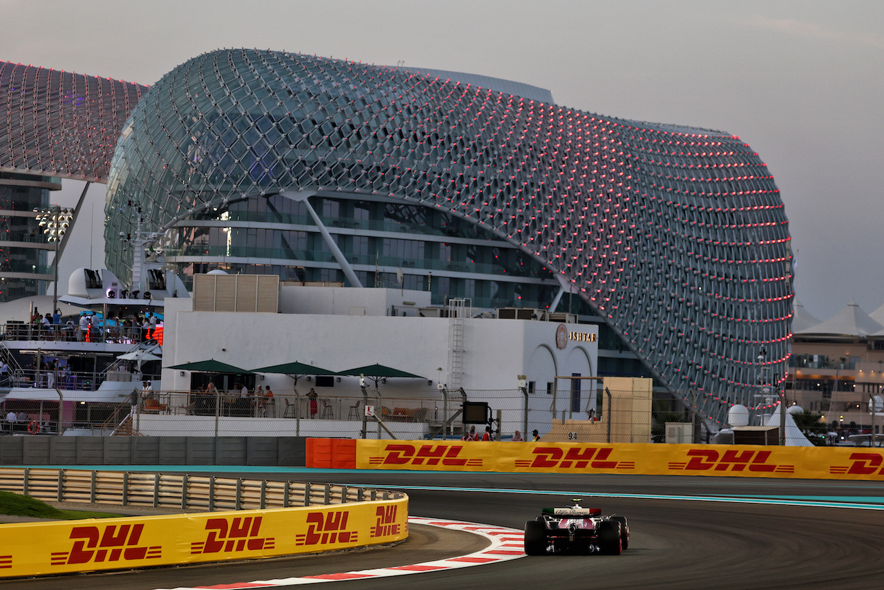 GP ABU DHABI, Guanyu Zhou (CHN) Alfa Romeo F1 Team C42.
18.11.2022. Formula 1 World Championship, Rd 22, Abu Dhabi Grand Prix, Yas Marina Circuit, Abu Dhabi, Practice Day.
- www.xpbimages.com, EMail: requests@xpbimages.com © Copyright: Moy / XPB Images