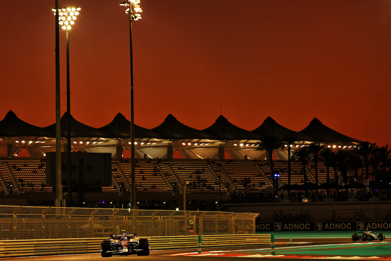 GP ABU DHABI, Guanyu Zhou (CHN) Alfa Romeo F1 Team C42.
18.11.2022. Formula 1 World Championship, Rd 22, Abu Dhabi Grand Prix, Yas Marina Circuit, Abu Dhabi, Practice Day.
- www.xpbimages.com, EMail: requests@xpbimages.com © Copyright: Moy / XPB Images