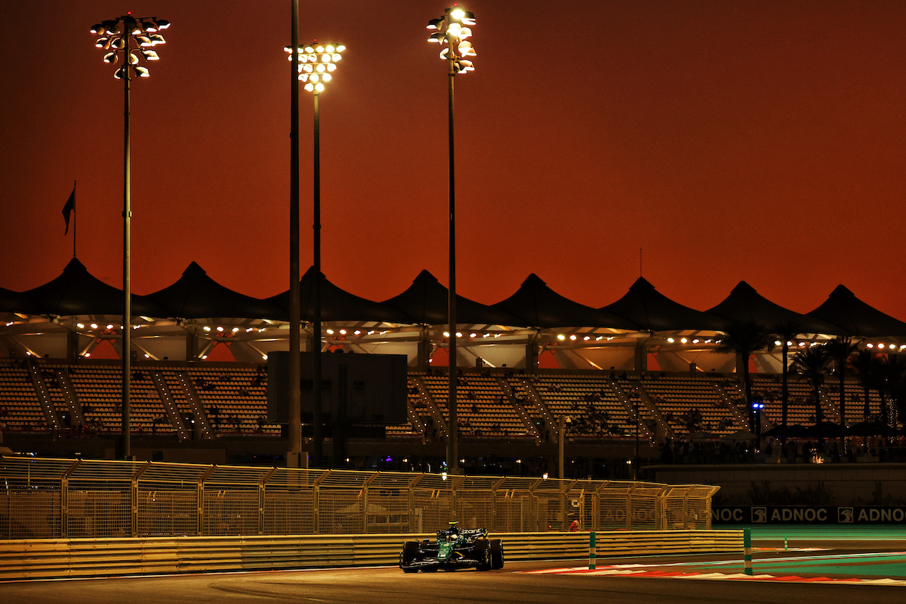 GP ABU DHABI, Sebastian Vettel (GER) Aston Martin F1 Team AMR22.
18.11.2022. Formula 1 World Championship, Rd 22, Abu Dhabi Grand Prix, Yas Marina Circuit, Abu Dhabi, Practice Day.
- www.xpbimages.com, EMail: requests@xpbimages.com © Copyright: Moy / XPB Images