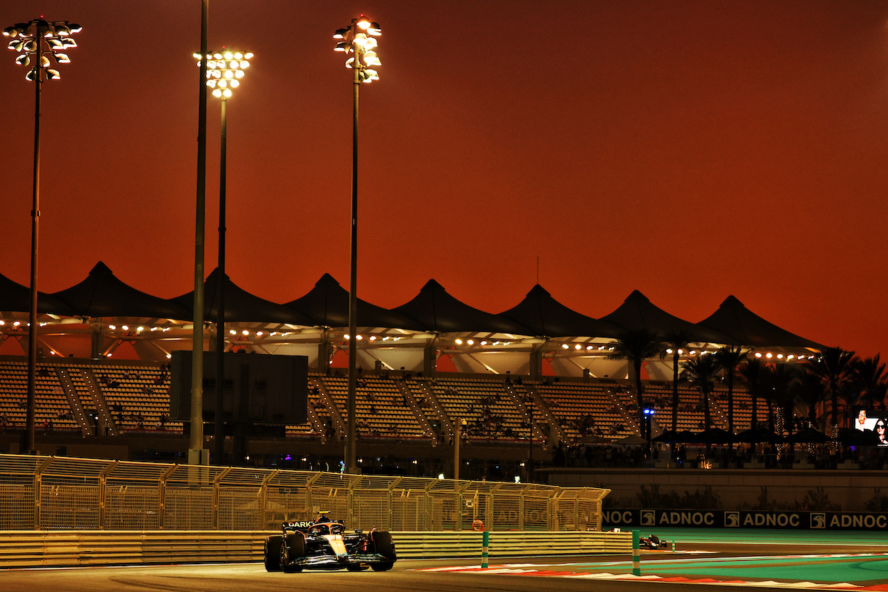 GP ABU DHABI, Lando Norris (GBR) McLaren MCL36.
18.11.2022. Formula 1 World Championship, Rd 22, Abu Dhabi Grand Prix, Yas Marina Circuit, Abu Dhabi, Practice Day.
- www.xpbimages.com, EMail: requests@xpbimages.com © Copyright: Moy / XPB Images