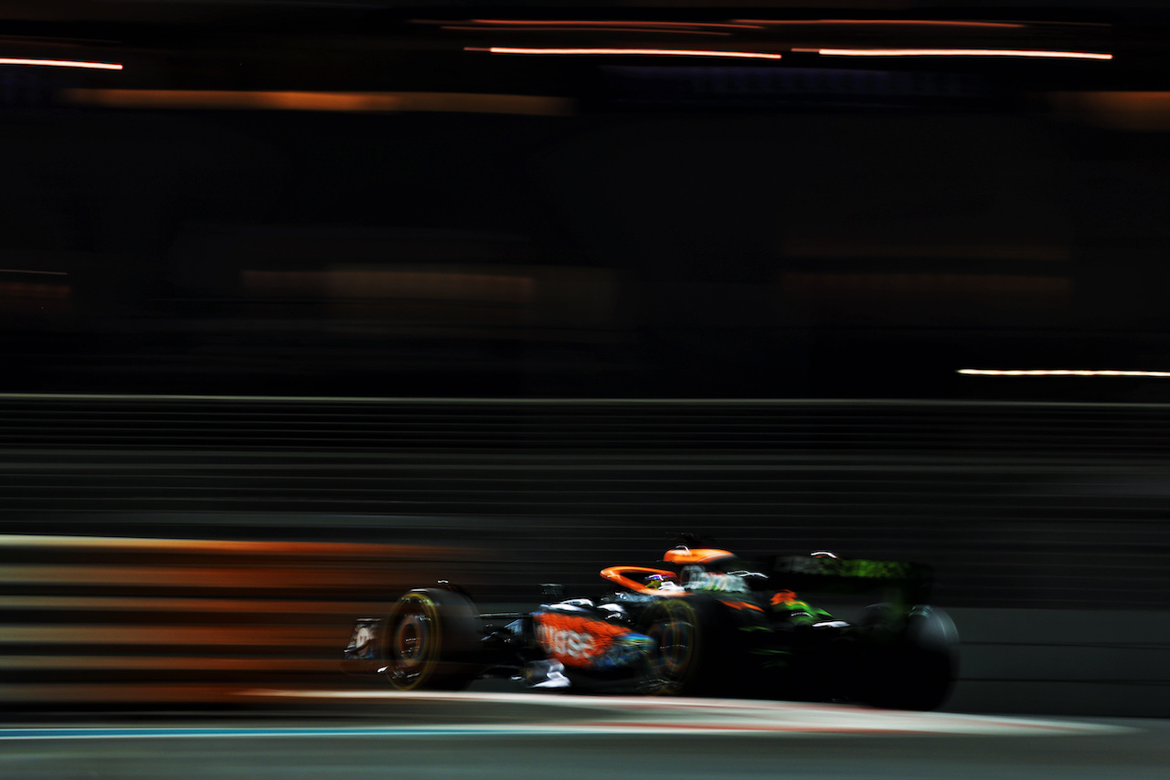 GP ABU DHABI, Daniel Ricciardo (AUS) McLaren MCL36.
18.11.2022. Formula 1 World Championship, Rd 22, Abu Dhabi Grand Prix, Yas Marina Circuit, Abu Dhabi, Practice Day.
- www.xpbimages.com, EMail: requests@xpbimages.com © Copyright: Moy / XPB Images