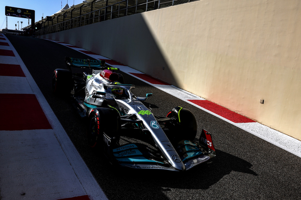 GP ABU DHABI, Lewis Hamilton (GBR), Mercedes AMG F1  
18.11.2022. Formula 1 World Championship, Rd 22, Abu Dhabi Grand Prix, Yas Marina Circuit, Abu Dhabi, Practice Day.
- www.xpbimages.com, EMail: requests@xpbimages.com © Copyright: Charniaux / XPB Images