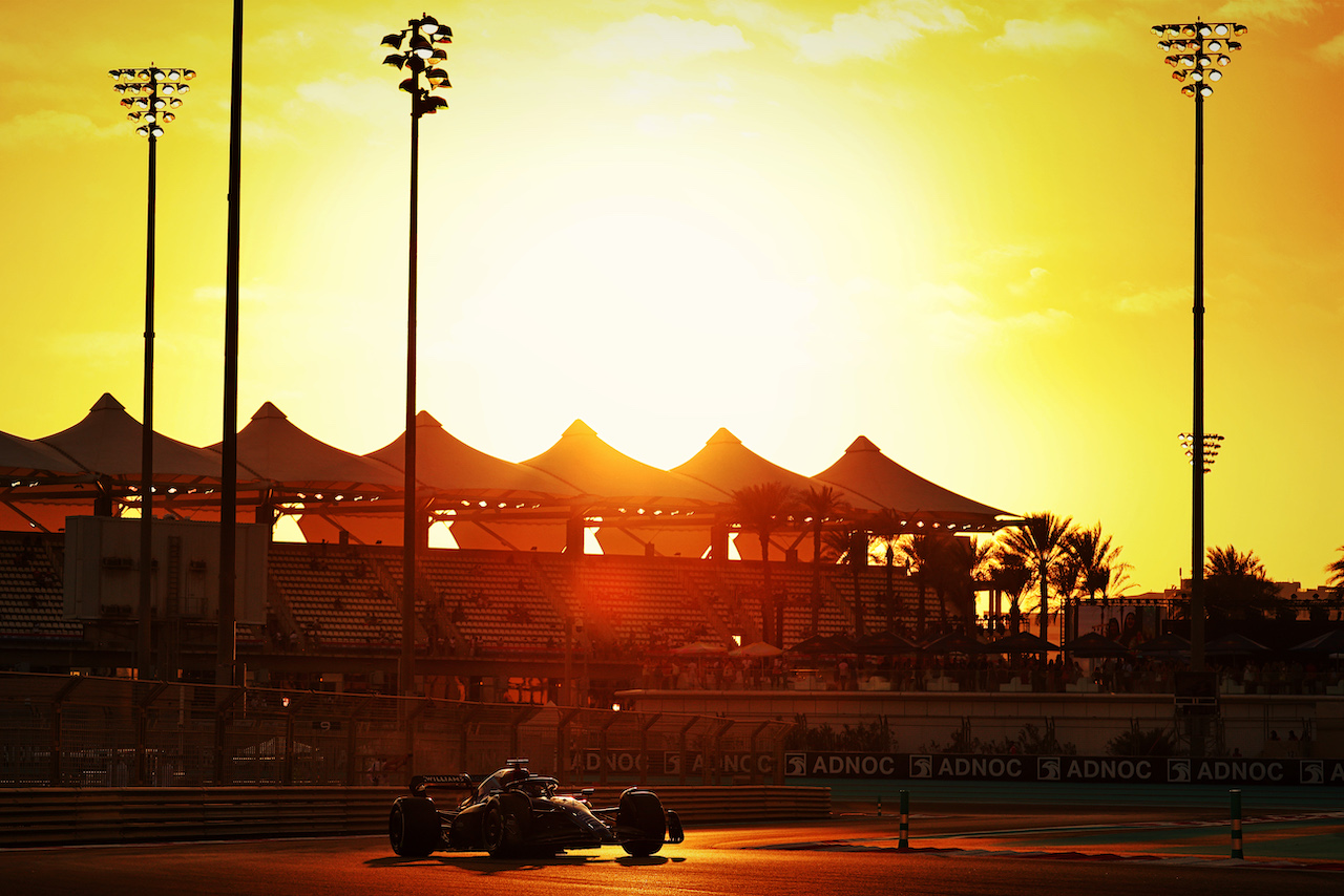 GP ABU DHABI, Alexander Albon (THA) Williams Racing FW44.
18.11.2022. Formula 1 World Championship, Rd 22, Abu Dhabi Grand Prix, Yas Marina Circuit, Abu Dhabi, Practice Day.
- www.xpbimages.com, EMail: requests@xpbimages.com © Copyright: Moy / XPB Images