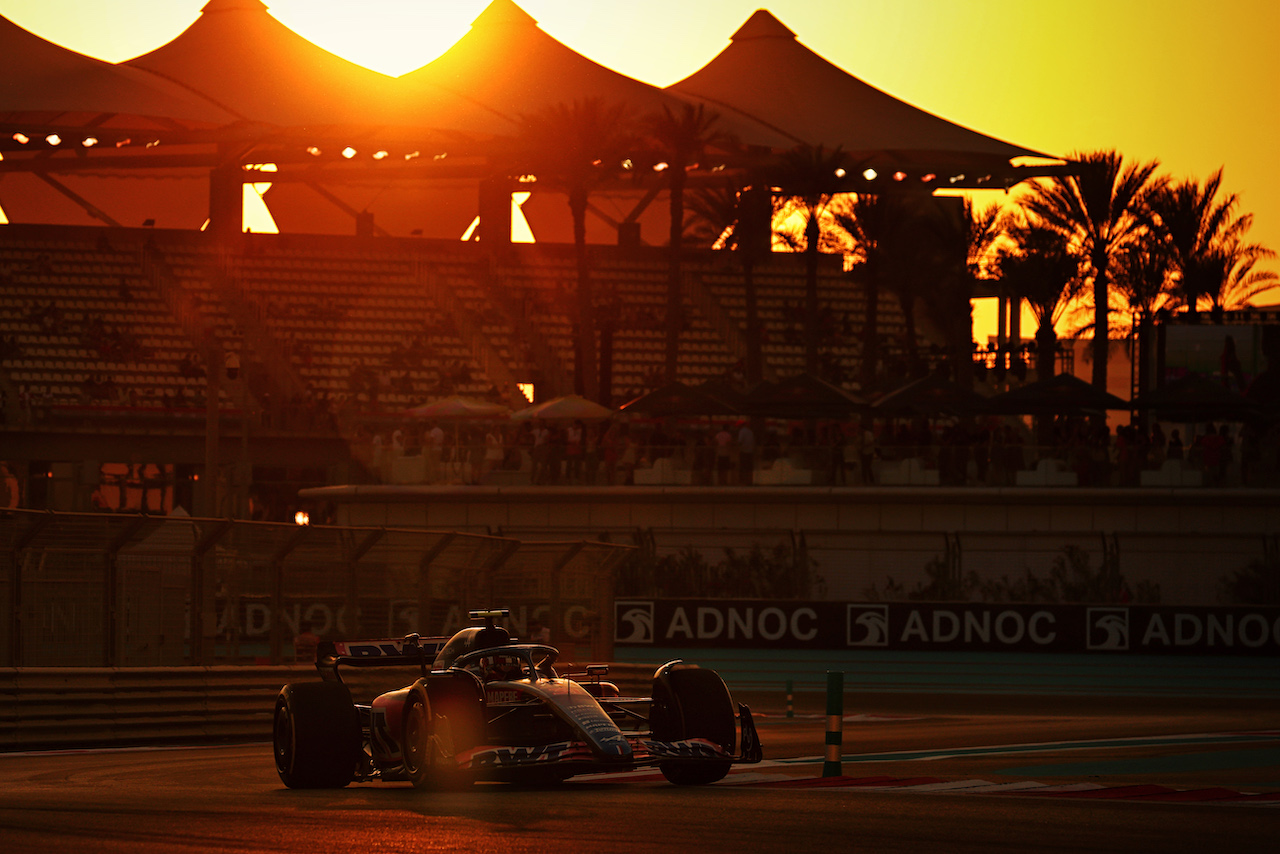 GP ABU DHABI, Esteban Ocon (FRA) Alpine F1 Team A522.
18.11.2022. Formula 1 World Championship, Rd 22, Abu Dhabi Grand Prix, Yas Marina Circuit, Abu Dhabi, Practice Day.
- www.xpbimages.com, EMail: requests@xpbimages.com © Copyright: Moy / XPB Images
