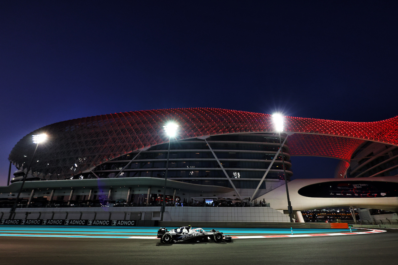 GP ABU DHABI, Yuki Tsunoda (JPN) AlphaTauri AT03.
18.11.2022. Formula 1 World Championship, Rd 22, Abu Dhabi Grand Prix, Yas Marina Circuit, Abu Dhabi, Practice Day.
- www.xpbimages.com, EMail: requests@xpbimages.com © Copyright: Moy / XPB Images