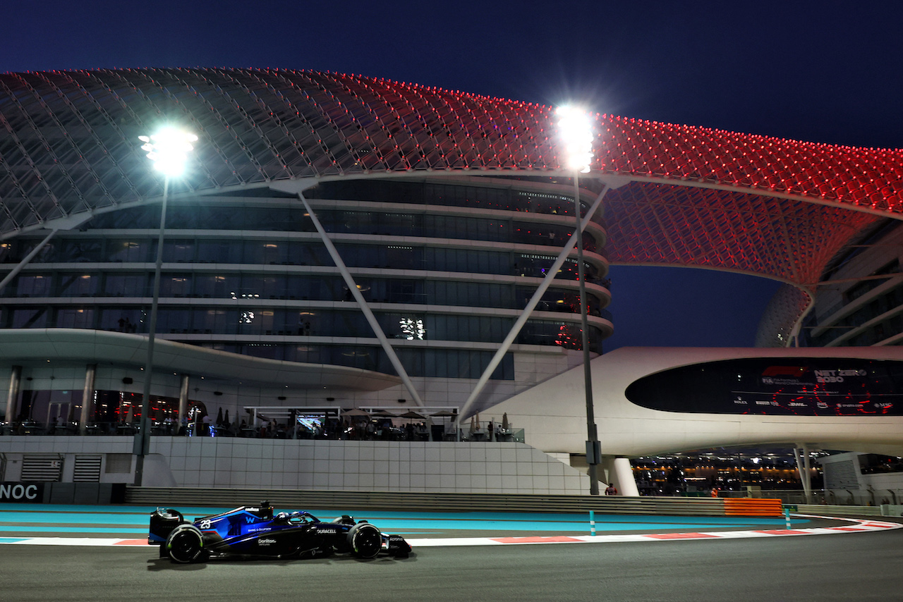 GP ABU DHABI, Alexander Albon (THA) Williams Racing FW44.
18.11.2022. Formula 1 World Championship, Rd 22, Abu Dhabi Grand Prix, Yas Marina Circuit, Abu Dhabi, Practice Day.
- www.xpbimages.com, EMail: requests@xpbimages.com © Copyright: Moy / XPB Images