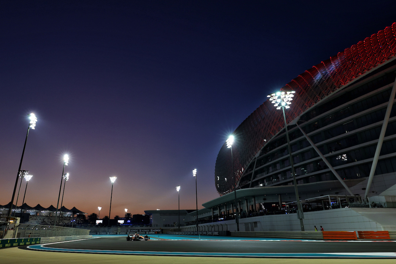 GP ABU DHABI, Lando Norris (GBR) McLaren MCL36.
18.11.2022. Formula 1 World Championship, Rd 22, Abu Dhabi Grand Prix, Yas Marina Circuit, Abu Dhabi, Practice Day.
- www.xpbimages.com, EMail: requests@xpbimages.com © Copyright: Moy / XPB Images