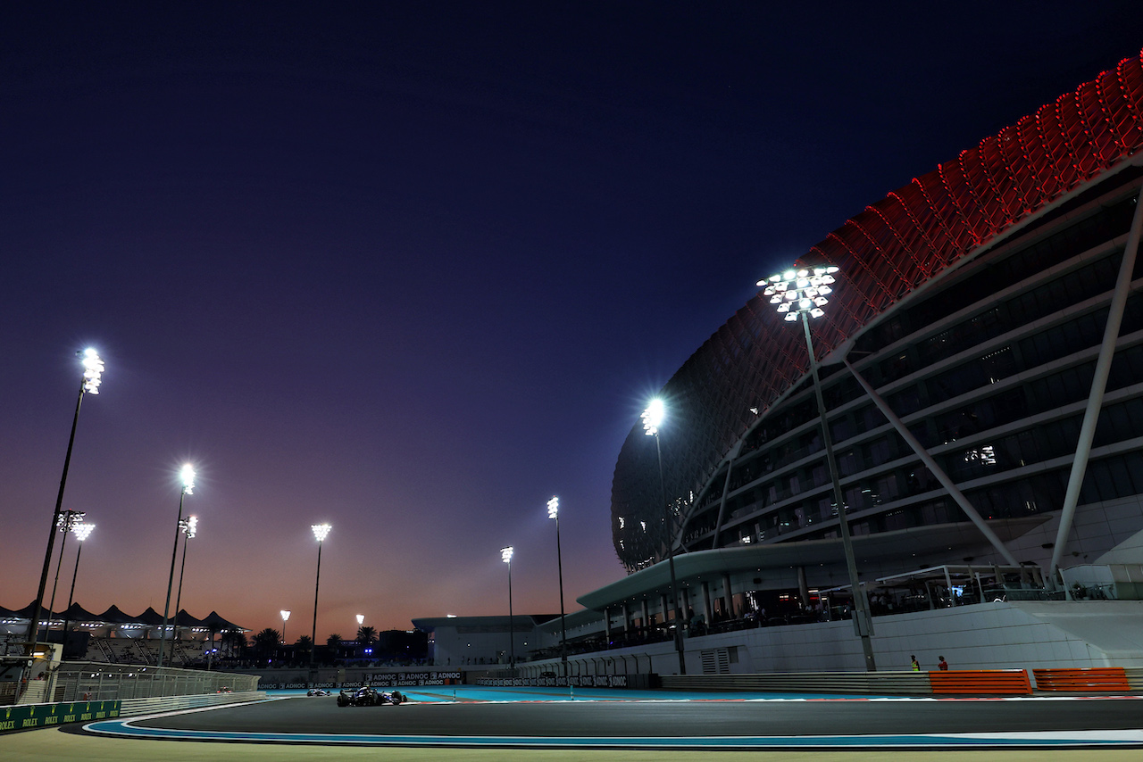 GP ABU DHABI, Nicholas Latifi (CDN) Williams Racing FW44.
18.11.2022. Formula 1 World Championship, Rd 22, Abu Dhabi Grand Prix, Yas Marina Circuit, Abu Dhabi, Practice Day.
- www.xpbimages.com, EMail: requests@xpbimages.com © Copyright: Moy / XPB Images