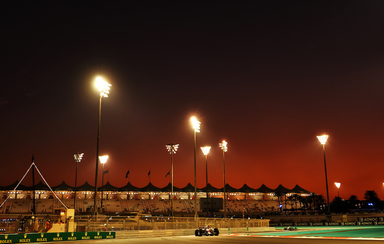 GP ABU DHABI, Guanyu Zhou (CHN) Alfa Romeo F1 Team C42.
18.11.2022. Formula 1 World Championship, Rd 22, Abu Dhabi Grand Prix, Yas Marina Circuit, Abu Dhabi, Practice Day.
- www.xpbimages.com, EMail: requests@xpbimages.com © Copyright: Moy / XPB Images