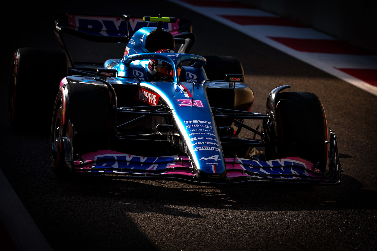 GP ABU DHABI, Esteban Ocon (FRA), Alpine F1 Team 
18.11.2022. Formula 1 World Championship, Rd 22, Abu Dhabi Grand Prix, Yas Marina Circuit, Abu Dhabi, Practice Day.
- www.xpbimages.com, EMail: requests@xpbimages.com ¬© Copyright: Charniaux / XPB Images