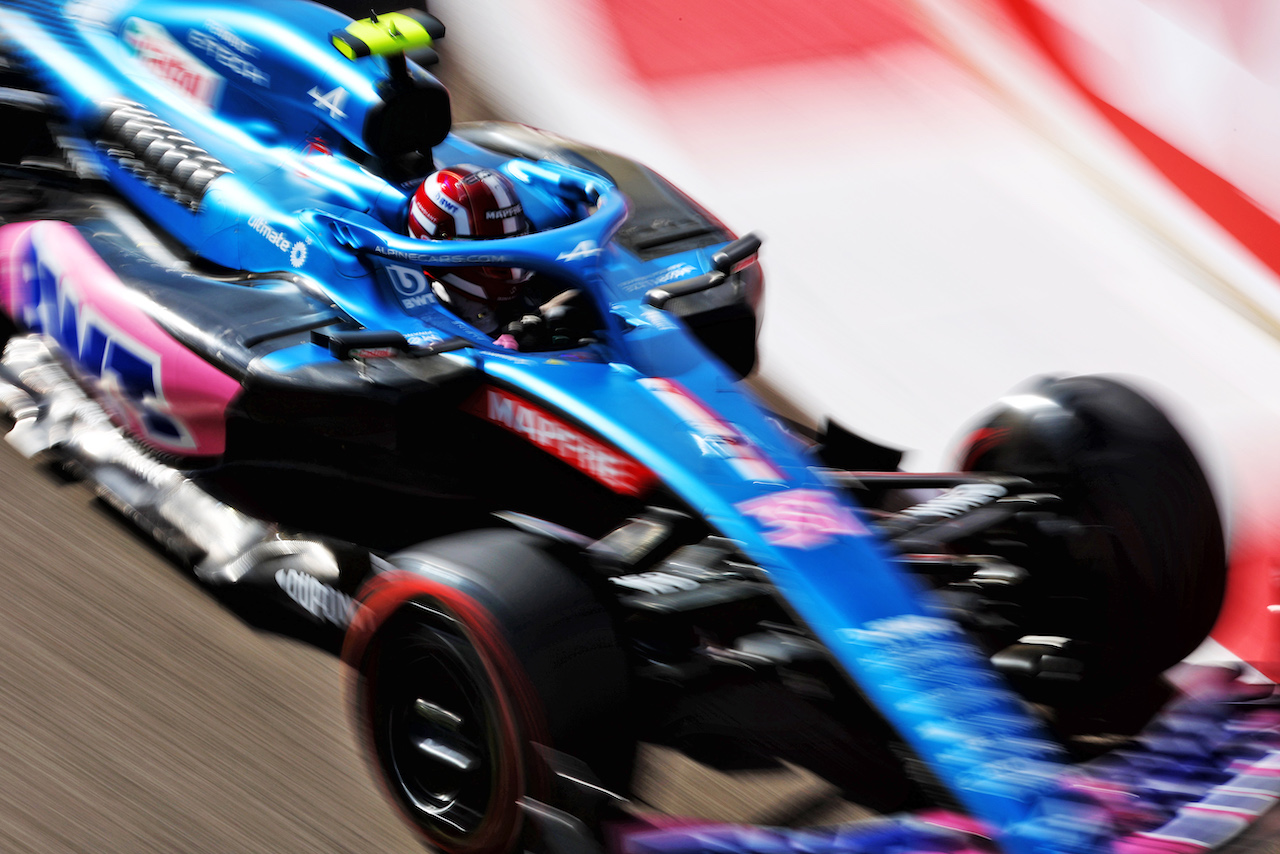 GP ABU DHABI, Esteban Ocon (FRA) Alpine F1 Team A522.
18.11.2022. Formula 1 World Championship, Rd 22, Abu Dhabi Grand Prix, Yas Marina Circuit, Abu Dhabi, Practice Day.
 - www.xpbimages.com, EMail: requests@xpbimages.com © Copyright: Coates / XPB Images