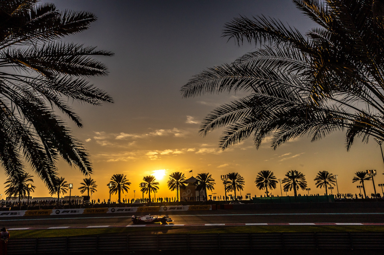 GP ABU DHABI, Mick Schumacher (GER) Haas VF-22.
18.11.2022. Formula 1 World Championship, Rd 22, Abu Dhabi Grand Prix, Yas Marina Circuit, Abu Dhabi, Practice Day.
- www.xpbimages.com, EMail: requests@xpbimages.com © Copyright: Bearne / XPB Images
