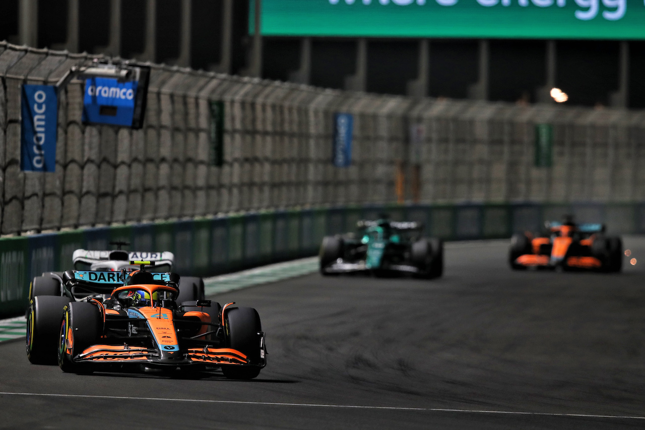 GP ARABIA SAUDITA, Lando Norris (GBR) McLaren MCL36.
27.03.2022. Formula 1 World Championship, Rd 2, Saudi Arabian Grand Prix, Jeddah, Saudi Arabia, Gara Day.
 - www.xpbimages.com, EMail: requests@xpbimages.com © Copyright: Coates / XPB Images