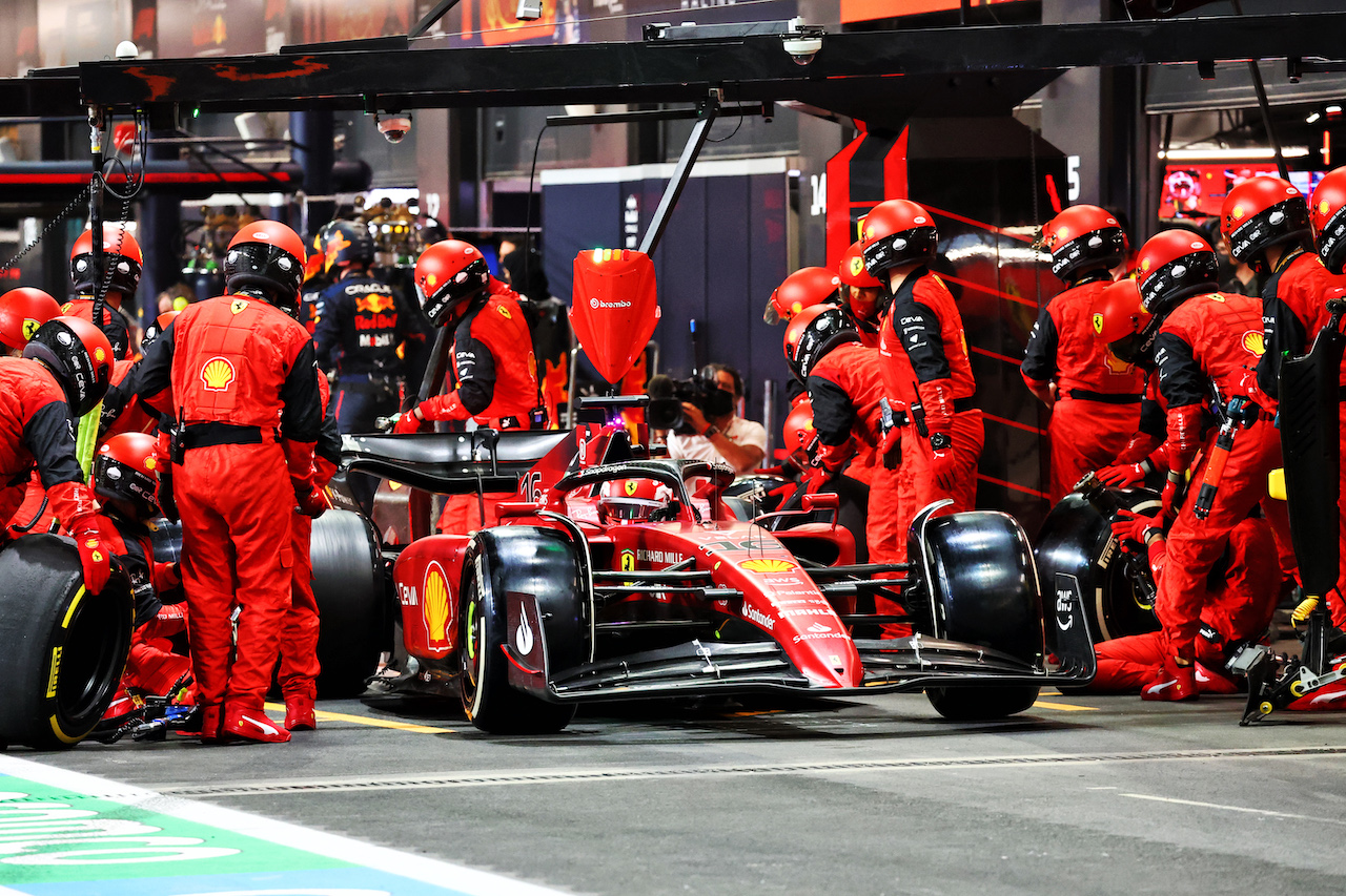 GP ARABIA SAUDITA, Charles Leclerc (MON) Ferrari F1-75 makes a pit stop.
27.03.2022. Formula 1 World Championship, Rd 2, Saudi Arabian Grand Prix, Jeddah, Saudi Arabia, Gara Day.
- www.xpbimages.com, EMail: requests@xpbimages.com © Copyright: Batchelor / XPB Images