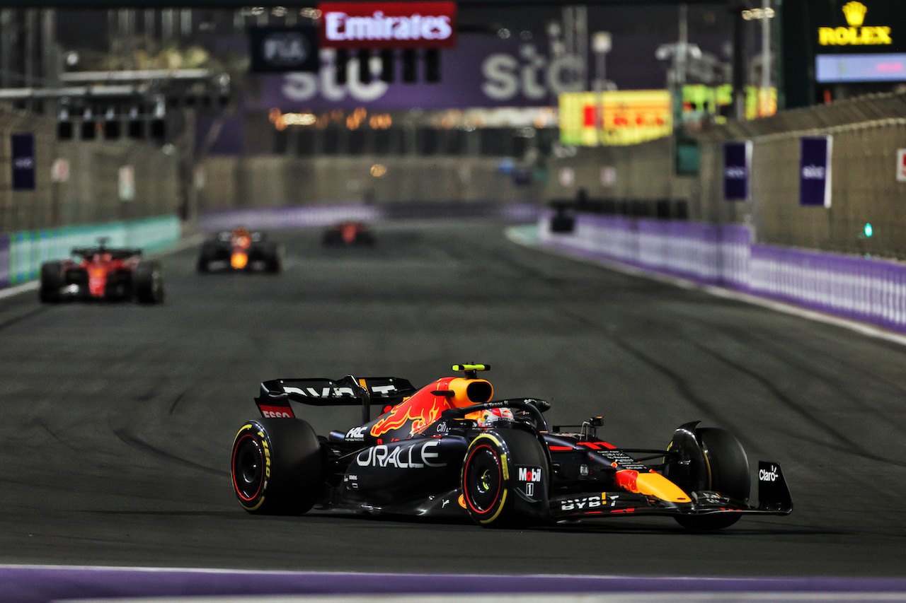 GP ARABIA SAUDITA, Sergio Perez (MEX) Red Bull Racing RB18.
27.03.2022. Formula 1 World Championship, Rd 2, Saudi Arabian Grand Prix, Jeddah, Saudi Arabia, Gara Day.
- www.xpbimages.com, EMail: requests@xpbimages.com © Copyright: Charniaux / XPB Images