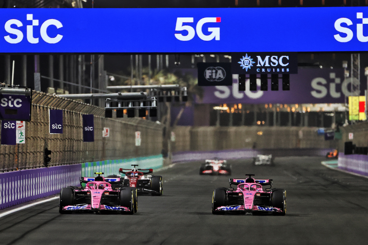 GP ARABIA SAUDITA, Esteban Ocon (FRA) Alpine F1 Team A522 e Fernando Alonso (ESP) Alpine F1 Team A522 battle for position.
27.03.2022. Formula 1 World Championship, Rd 2, Saudi Arabian Grand Prix, Jeddah, Saudi Arabia, Gara Day.
- www.xpbimages.com, EMail: requests@xpbimages.com © Copyright: Charniaux / XPB Images