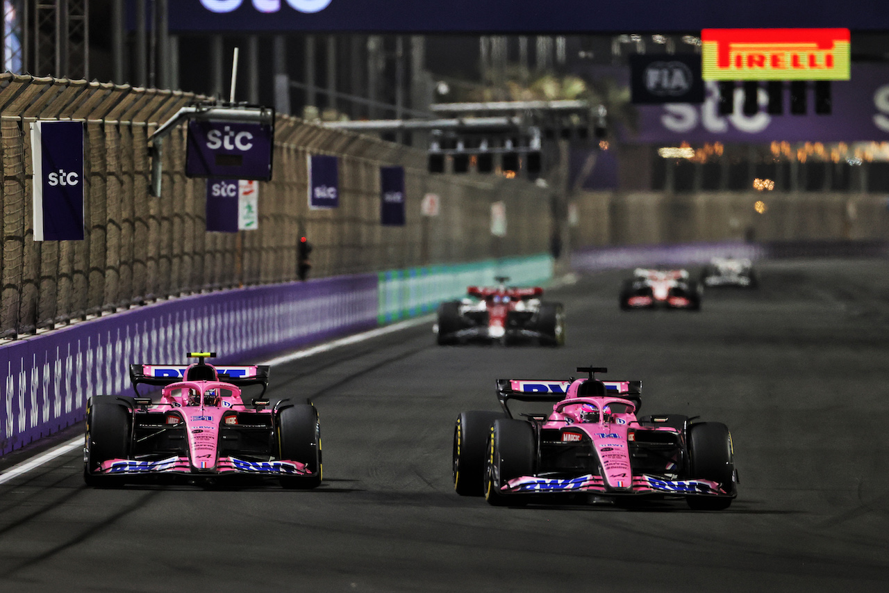 GP ARABIA SAUDITA, Esteban Ocon (FRA) Alpine F1 Team A522 e Fernando Alonso (ESP) Alpine F1 Team A522 battle for position.
27.03.2022. Formula 1 World Championship, Rd 2, Saudi Arabian Grand Prix, Jeddah, Saudi Arabia, Gara Day.
- www.xpbimages.com, EMail: requests@xpbimages.com © Copyright: Charniaux / XPB Images