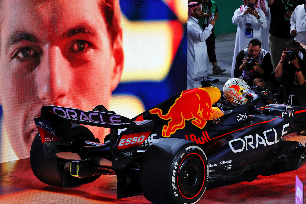 GP ARABIA SAUDITA, Gara winner Max Verstappen (NLD) Red Bull Racing RB18 in parc ferme.
27.03.2022. Formula 1 World Championship, Rd 2, Saudi Arabian Grand Prix, Jeddah, Saudi Arabia, Gara Day.
- www.xpbimages.com, EMail: requests@xpbimages.com © Copyright: Batchelor / XPB Images
