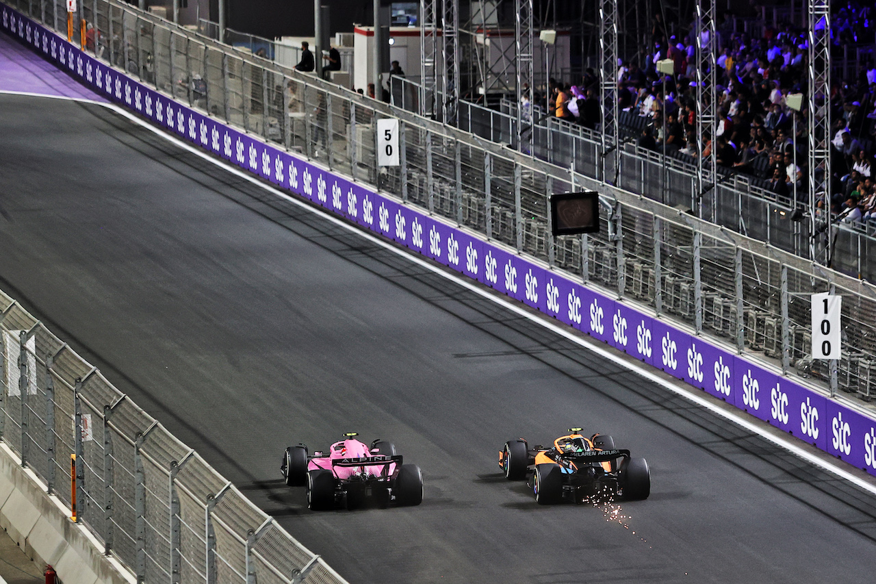 GP ARABIA SAUDITA, Esteban Ocon (FRA) Alpine F1 Team A522 e Lando Norris (GBR) McLaren MCL36 battle for position.
27.03.2022. Formula 1 World Championship, Rd 2, Saudi Arabian Grand Prix, Jeddah, Saudi Arabia, Gara Day.
- www.xpbimages.com, EMail: requests@xpbimages.com © Copyright: Moy / XPB Images