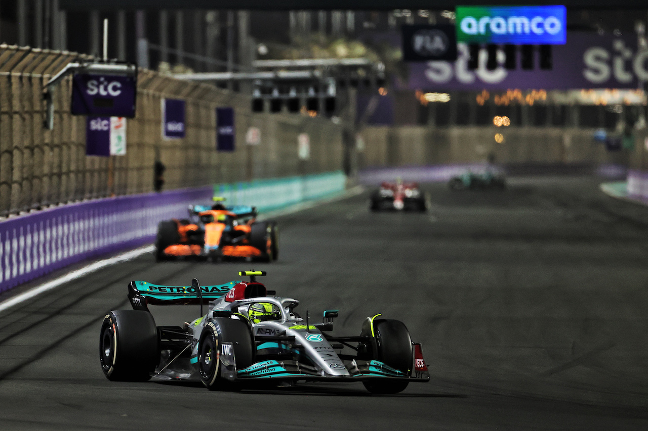 GP ARABIA SAUDITA, Lewis Hamilton (GBR) Mercedes AMG F1 W13.
27.03.2022. Formula 1 World Championship, Rd 2, Saudi Arabian Grand Prix, Jeddah, Saudi Arabia, Gara Day.
- www.xpbimages.com, EMail: requests@xpbimages.com © Copyright: Charniaux / XPB Images