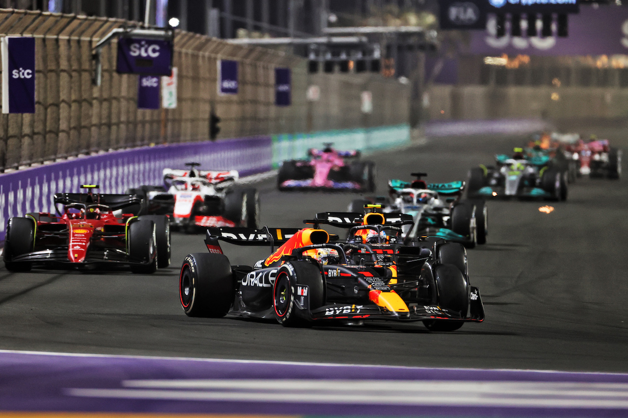 GP ARABIA SAUDITA, Max Verstappen (NLD) Red Bull Racing RB18.
27.03.2022. Formula 1 World Championship, Rd 2, Saudi Arabian Grand Prix, Jeddah, Saudi Arabia, Gara Day.
- www.xpbimages.com, EMail: requests@xpbimages.com © Copyright: Charniaux / XPB Images
