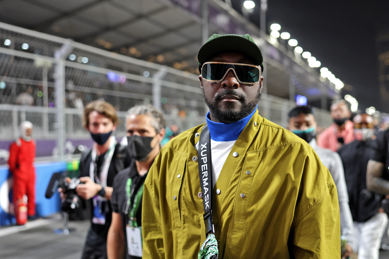 GP ARABIA SAUDITA, will.i.am (USA) Black Eyed Peas on the grid.
27.03.2022. Formula 1 World Championship, Rd 2, Saudi Arabian Grand Prix, Jeddah, Saudi Arabia, Gara Day.
- www.xpbimages.com, EMail: requests@xpbimages.com © Copyright: Bearne / XPB Images