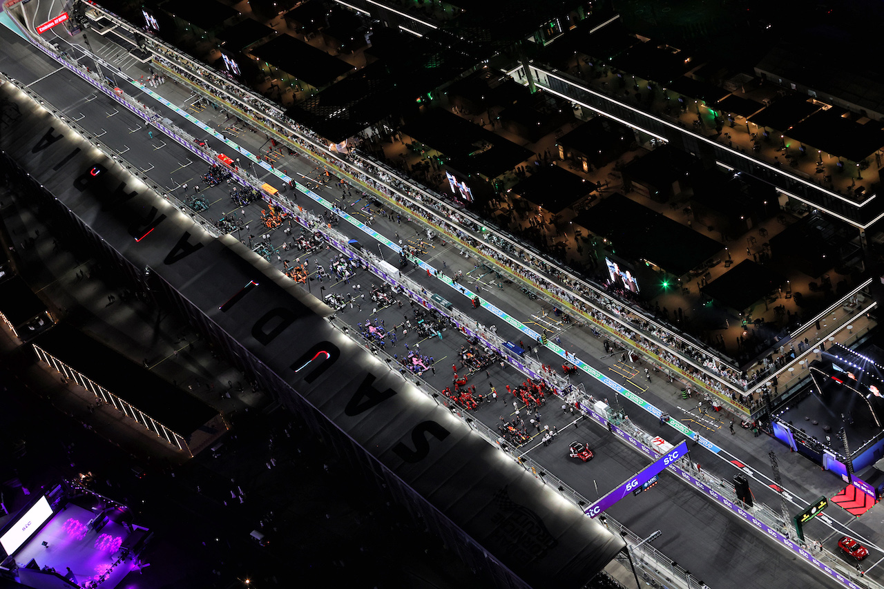 GP ARABIA SAUDITA, The grid before the partenza of the race.
27.03.2022. Formula 1 World Championship, Rd 2, Saudi Arabian Grand Prix, Jeddah, Saudi Arabia, Gara Day.
- www.xpbimages.com, EMail: requests@xpbimages.com © Copyright: Moy / XPB Images