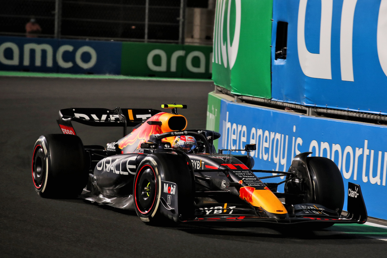 GP ARABIA SAUDITA, Sergio Perez (MEX) Red Bull Racing RB18.
27.03.2022. Formula 1 World Championship, Rd 2, Saudi Arabian Grand Prix, Jeddah, Saudi Arabia, Gara Day.
 - www.xpbimages.com, EMail: requests@xpbimages.com © Copyright: Coates / XPB Images