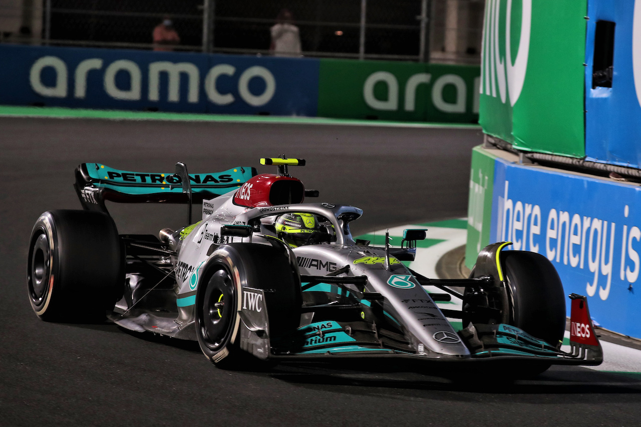 GP ARABIA SAUDITA, Lewis Hamilton (GBR) Mercedes AMG F1 W13.
27.03.2022. Formula 1 World Championship, Rd 2, Saudi Arabian Grand Prix, Jeddah, Saudi Arabia, Gara Day.
 - www.xpbimages.com, EMail: requests@xpbimages.com © Copyright: Coates / XPB Images
