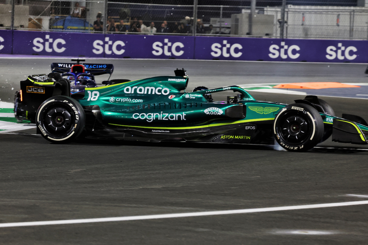 GP ARABIA SAUDITA, Lance Stroll (CDN) Aston Martin F1 Team AMR22 e Alexander Albon (THA) Williams Racing FW44 collide.
27.03.2022. Formula 1 World Championship, Rd 2, Saudi Arabian Grand Prix, Jeddah, Saudi Arabia, Gara Day.
- www.xpbimages.com, EMail: requests@xpbimages.com © Copyright: Bearne / XPB Images
