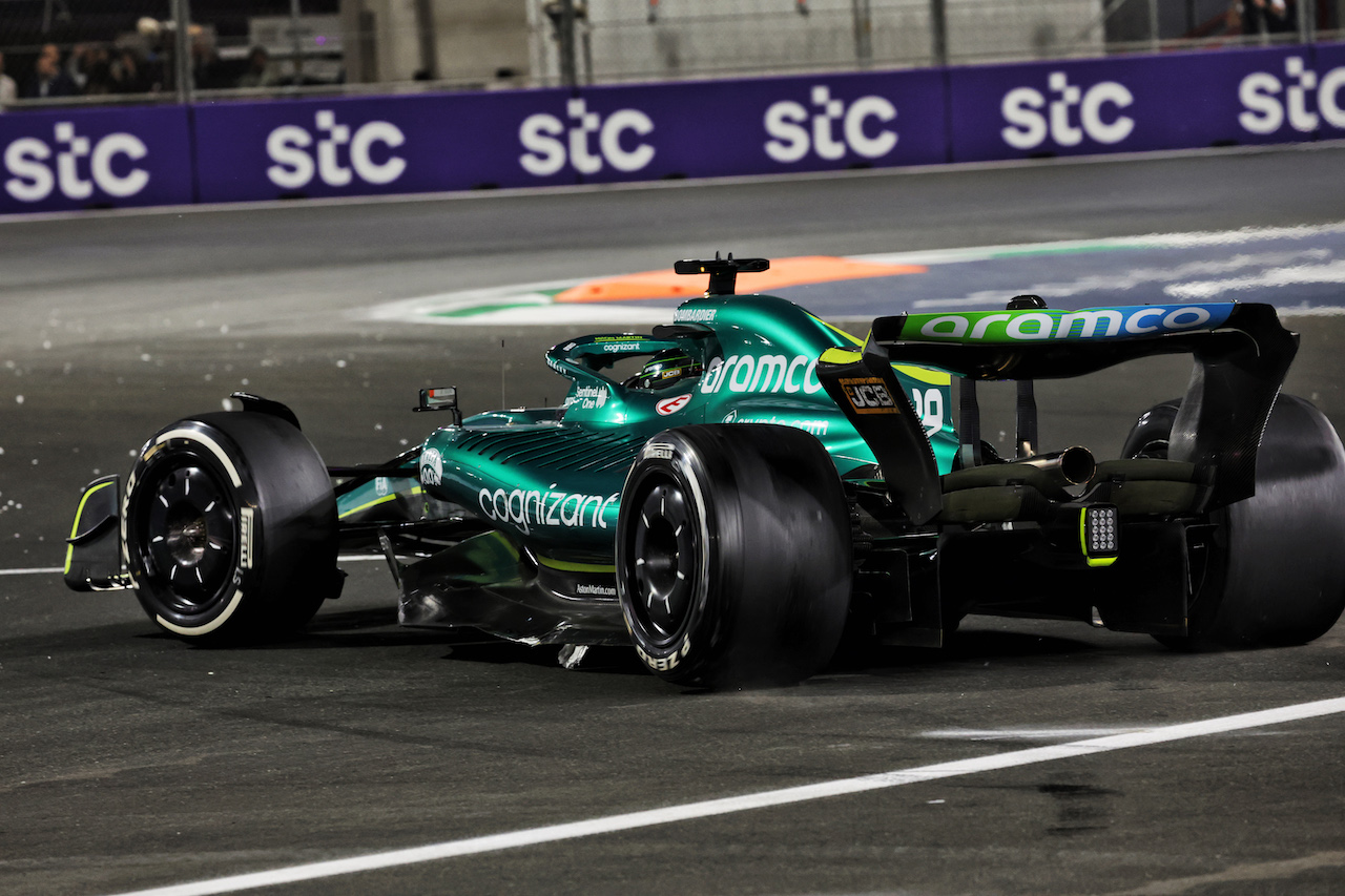 GP ARABIA SAUDITA, Lance Stroll (CDN) Aston Martin F1 Team AMR22 e Alexander Albon (THA) Williams Racing FW44 collide.
27.03.2022. Formula 1 World Championship, Rd 2, Saudi Arabian Grand Prix, Jeddah, Saudi Arabia, Gara Day.
- www.xpbimages.com, EMail: requests@xpbimages.com © Copyright: Bearne / XPB Images