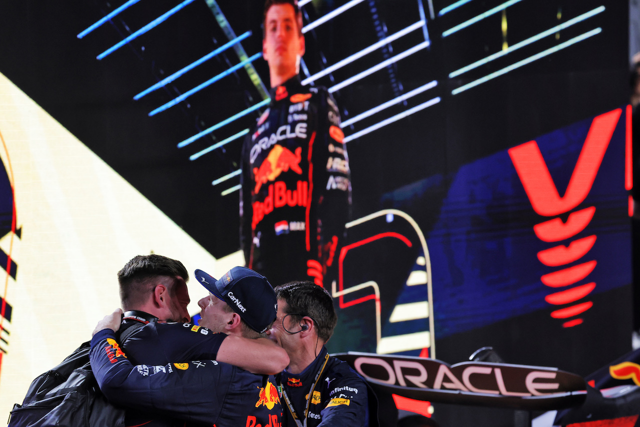 GP ARABIA SAUDITA, Gara winner Max Verstappen (NLD) Red Bull Racing celebrates in parc ferme.
27.03.2022. Formula 1 World Championship, Rd 2, Saudi Arabian Grand Prix, Jeddah, Saudi Arabia, Gara Day.
- www.xpbimages.com, EMail: requests@xpbimages.com © Copyright: Bearne / XPB Images