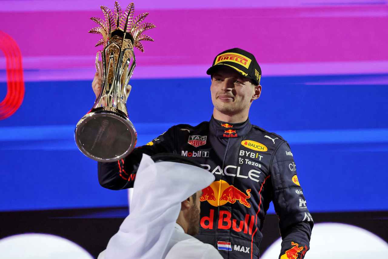 GP ARABIA SAUDITA, Gara winner Max Verstappen (NLD) Red Bull Racing celebrates on the podium.
27.03.2022. Formula 1 World Championship, Rd 2, Saudi Arabian Grand Prix, Jeddah, Saudi Arabia, Gara Day.
- www.xpbimages.com, EMail: requests@xpbimages.com © Copyright: Bearne / XPB Images