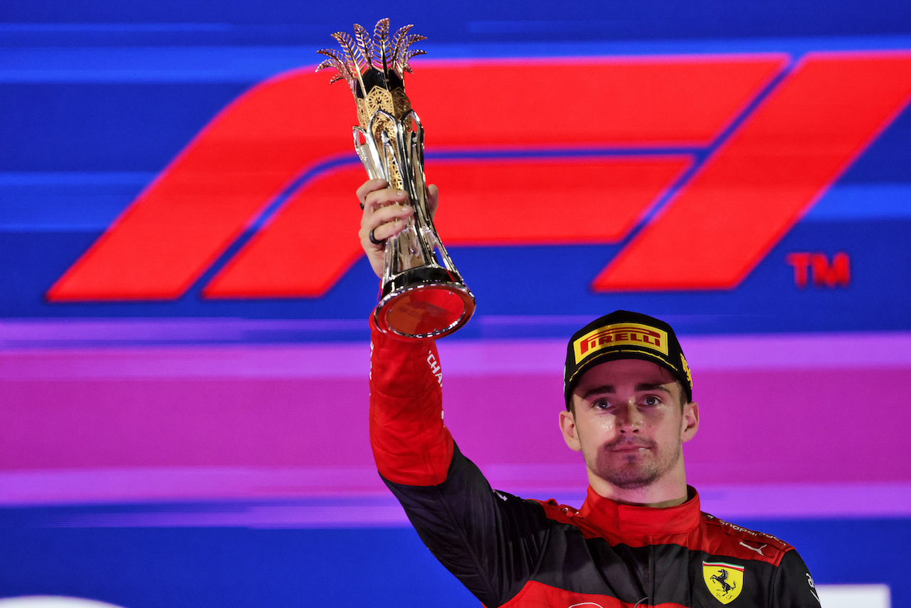 GP ARABIA SAUDITA, Charles Leclerc (MON) Ferrari celebrates his second position on the podium.
27.03.2022. Formula 1 World Championship, Rd 2, Saudi Arabian Grand Prix, Jeddah, Saudi Arabia, Gara Day.
- www.xpbimages.com, EMail: requests@xpbimages.com © Copyright: Bearne / XPB Images