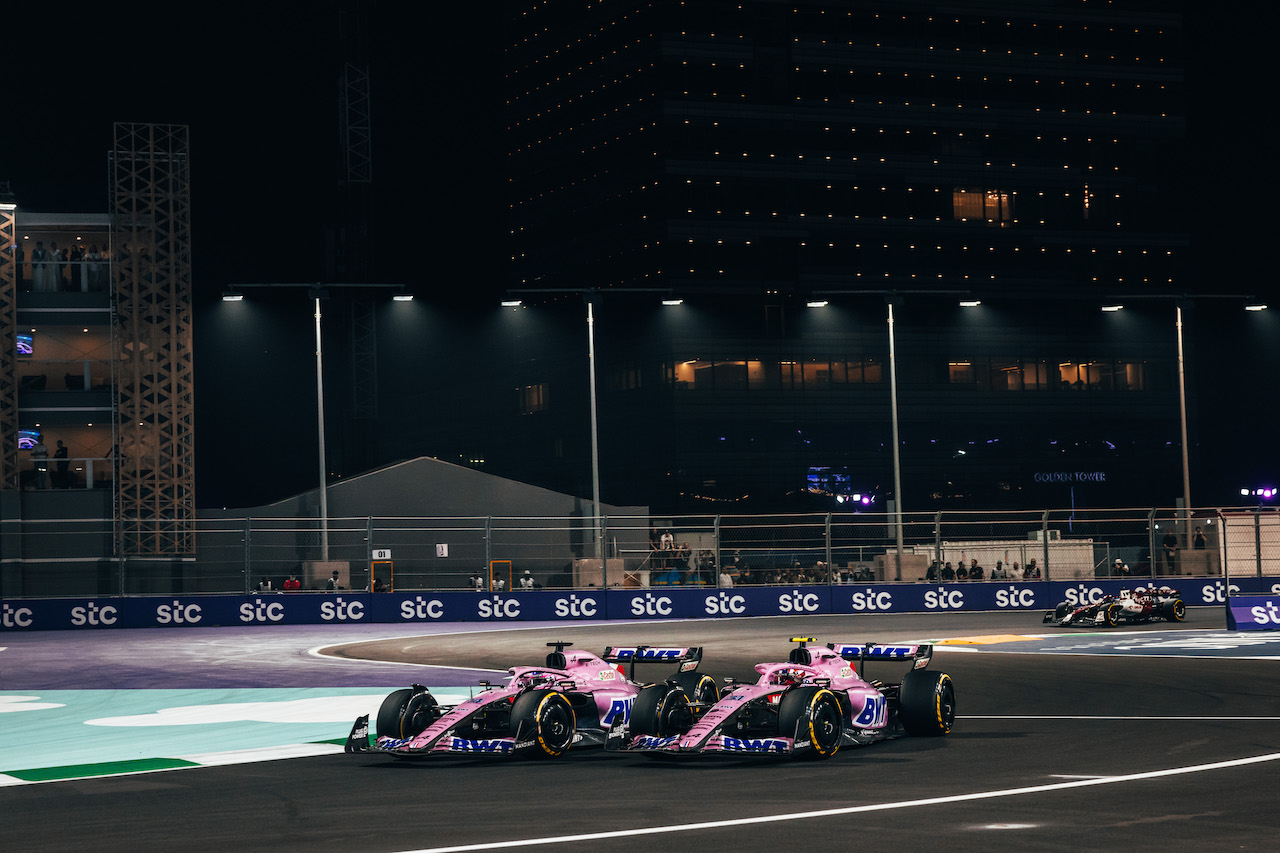 GP ARABIA SAUDITA, Esteban Ocon (FRA) Alpine F1 Team A522 e team mate Fernando Alonso (ESP) Alpine F1 Team A522 battle for position.
27.03.2022. Formula 1 World Championship, Rd 2, Saudi Arabian Grand Prix, Jeddah, Saudi Arabia, Gara Day.
- www.xpbimages.com, EMail: requests@xpbimages.com © Copyright: Bearne / XPB Images